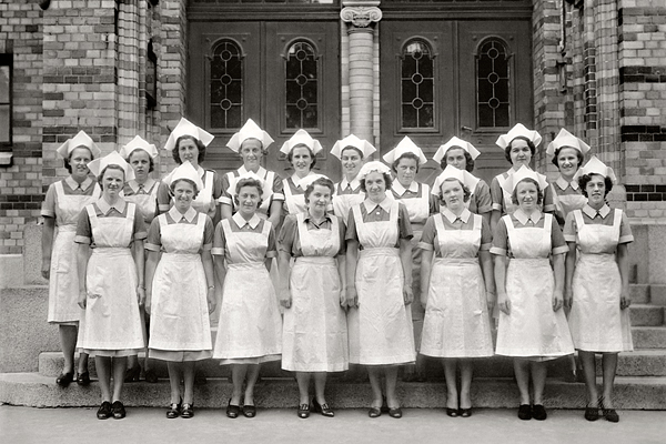 Göteborgs skolköksseminariums avgångsklass år 1943, Wivi står som nr fem fr.v. i bakre raden